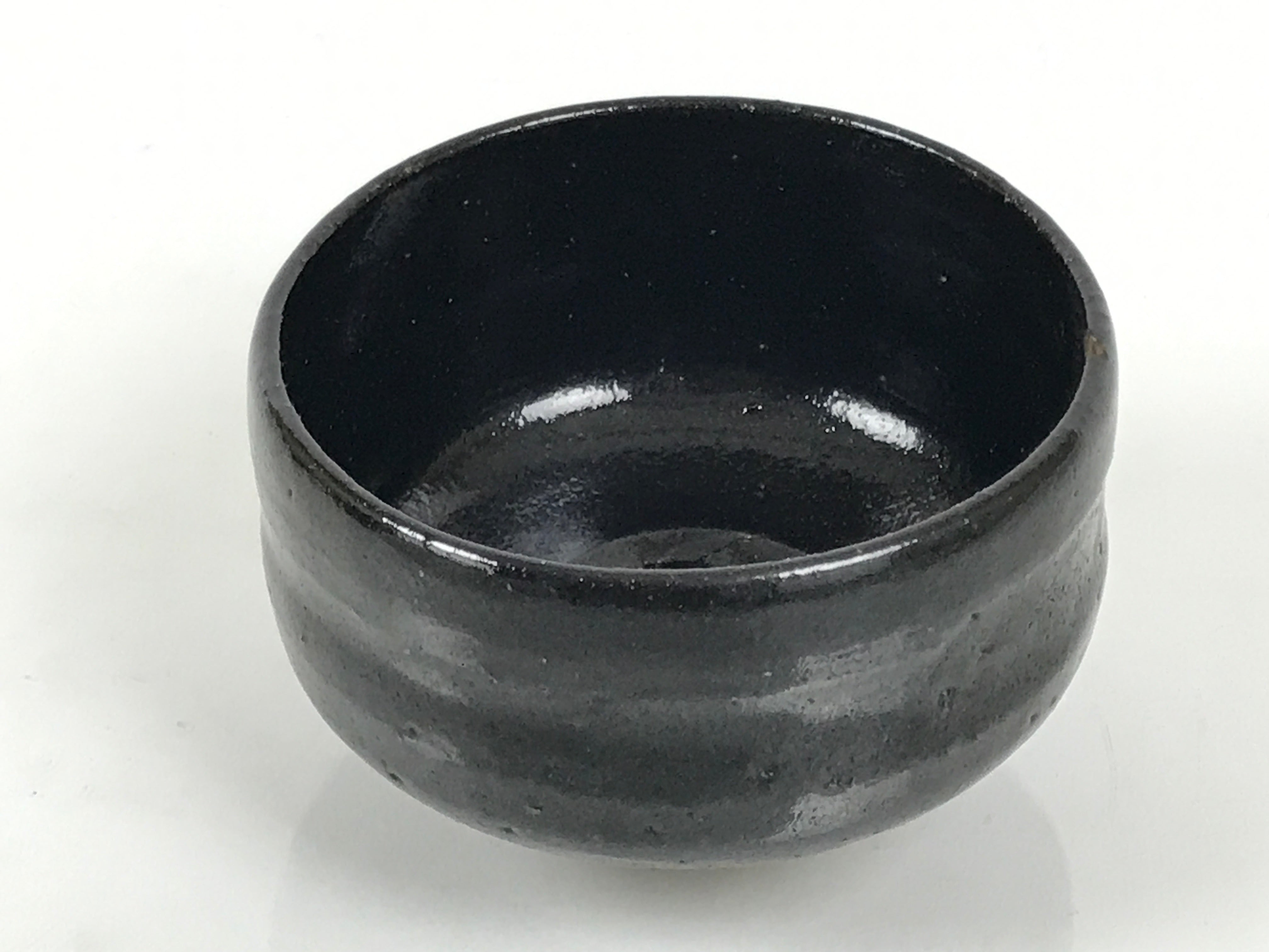 Japanese Ceramic Green Tea Bowl Matcha Chawan Vtg Pottery Glossy Black CHB153