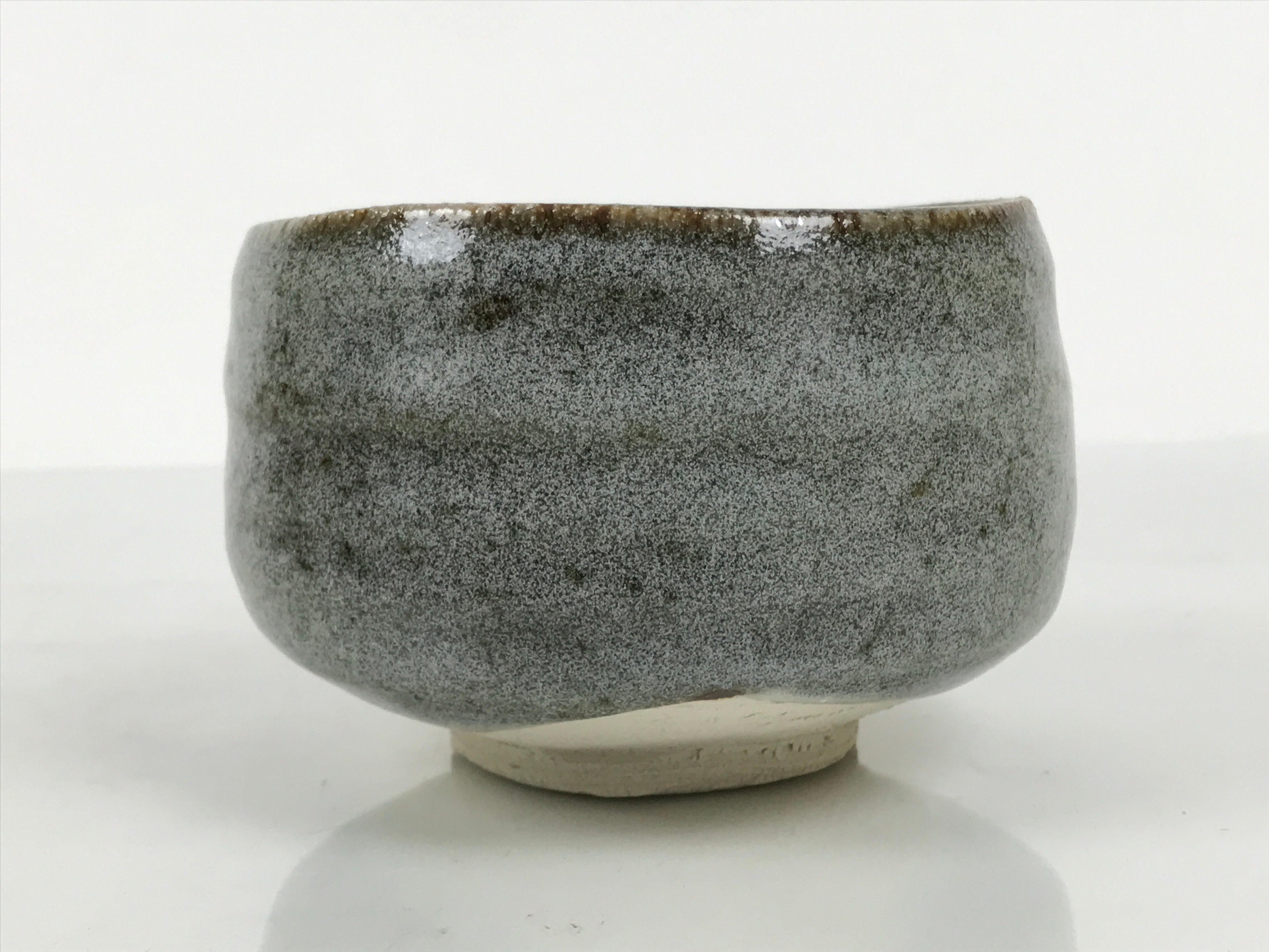 Japanese Ceramic Green Tea Bowl Matcha Chawan Vtg Pottery Gray Brown CHB146