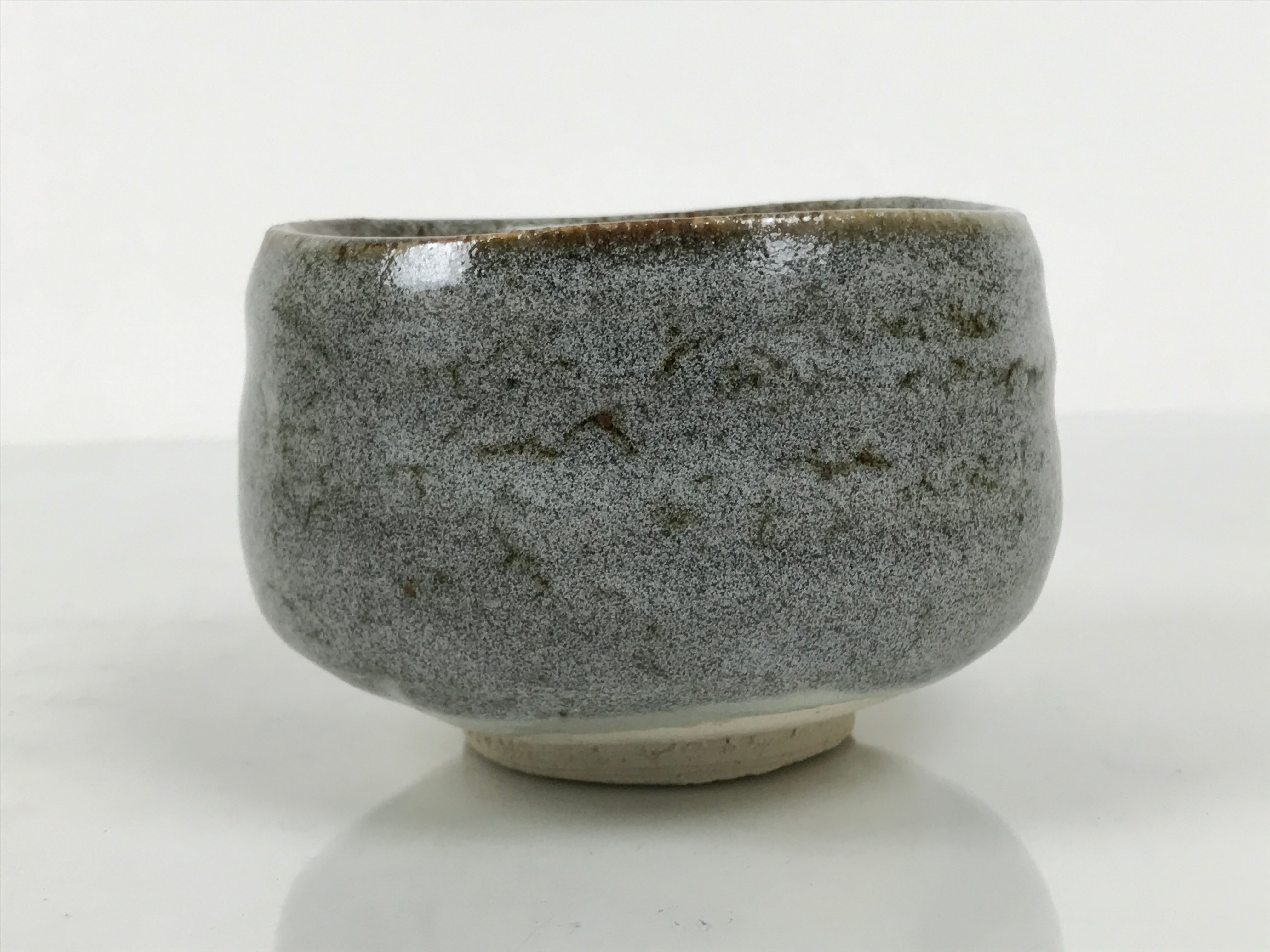 Japanese Ceramic Green Tea Bowl Matcha Chawan Vtg Pottery Gray Brown CHB146