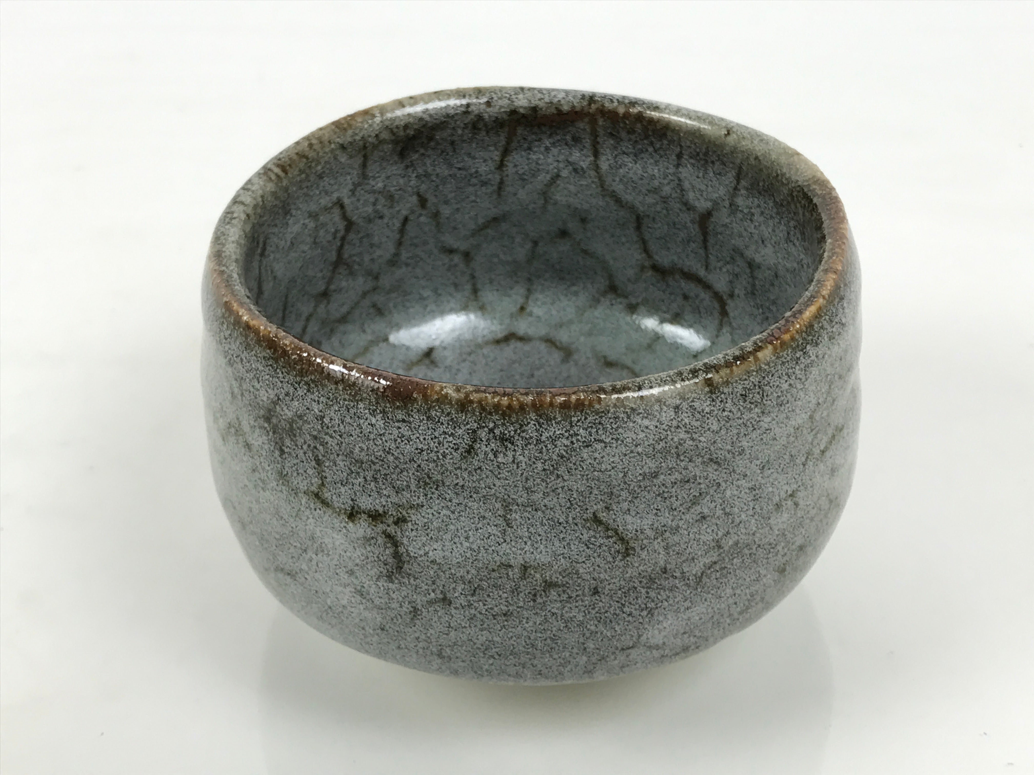 Japanese Ceramic Green Tea Bowl Matcha Chawan Vtg Pottery Gray Brown CHB146