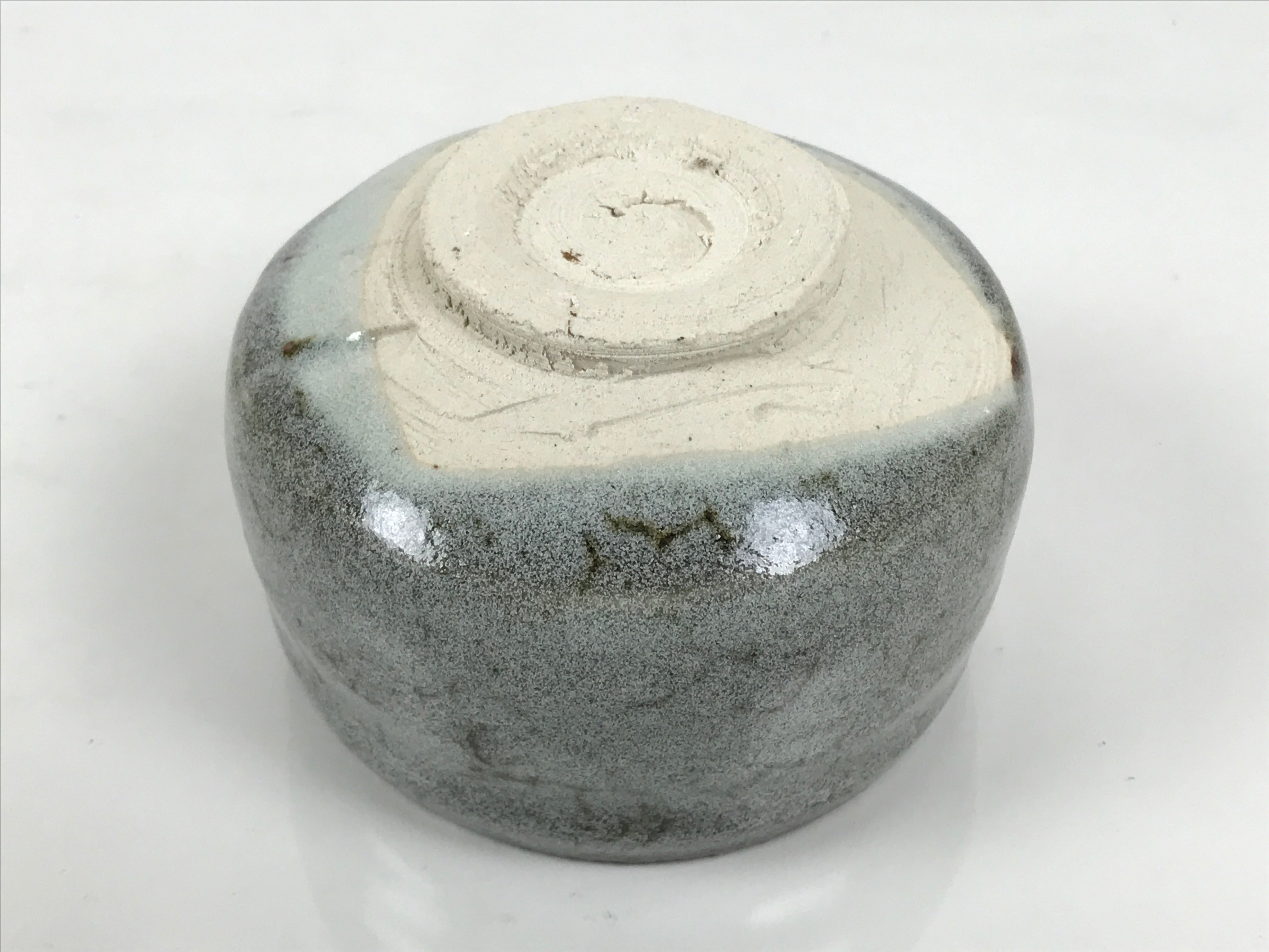 Japanese Ceramic Green Tea Bowl Matcha Chawan Vtg Pottery Gray Brown CHB146